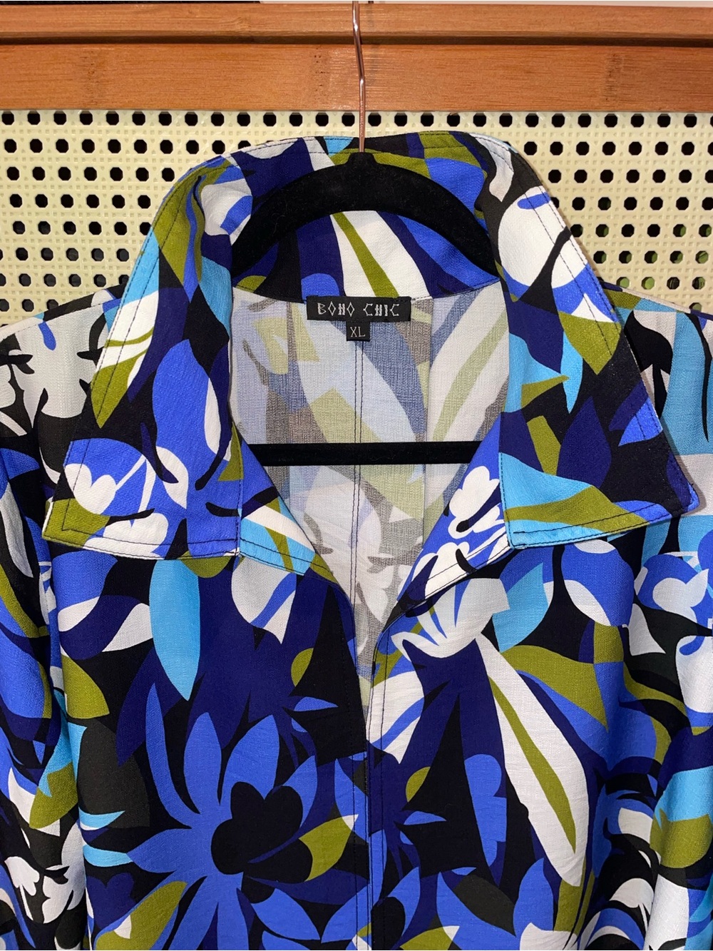 Boutique Floral Button-Up Shirt in Blue and Green